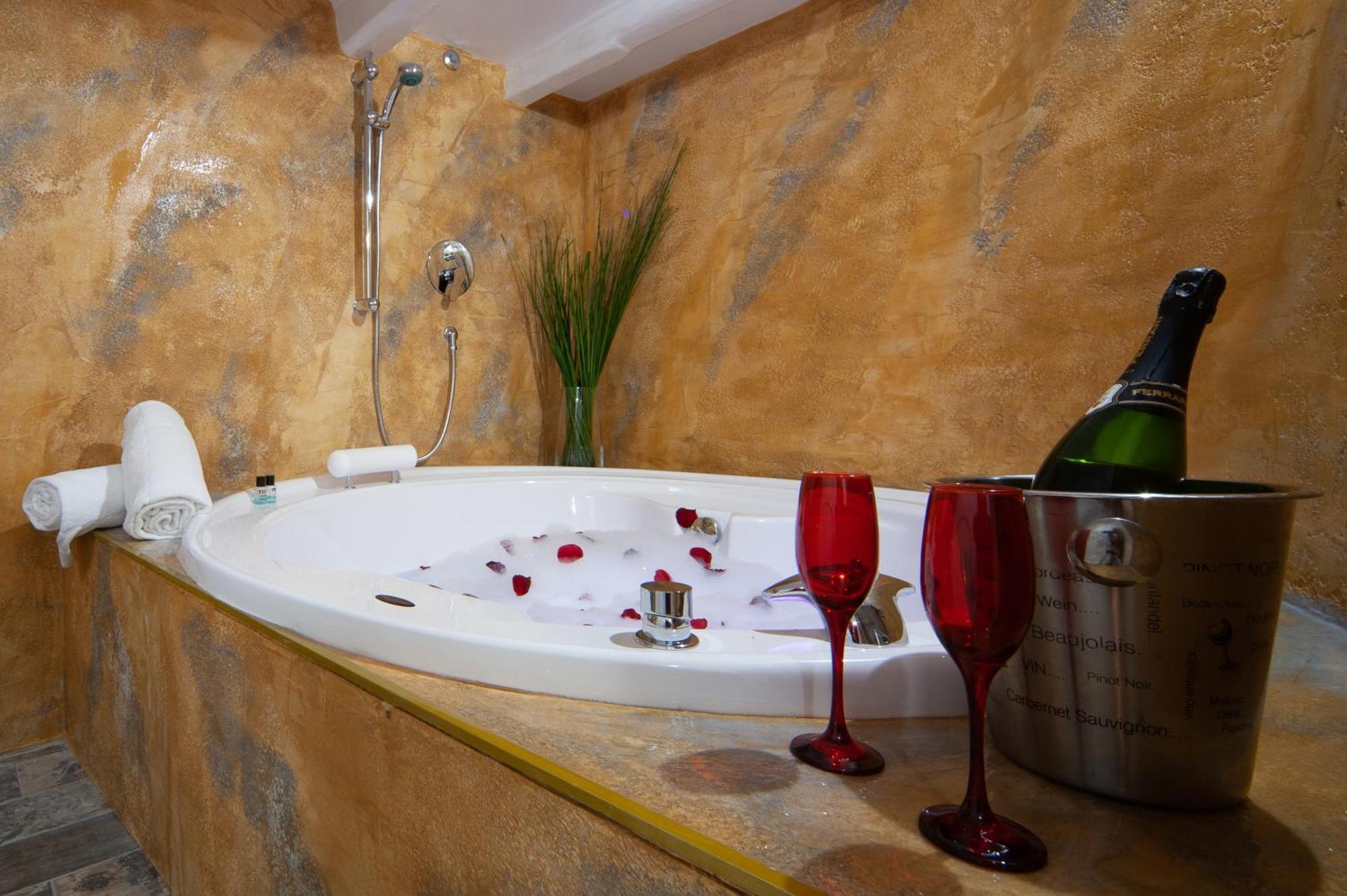 Navona Jacuzzi Rome