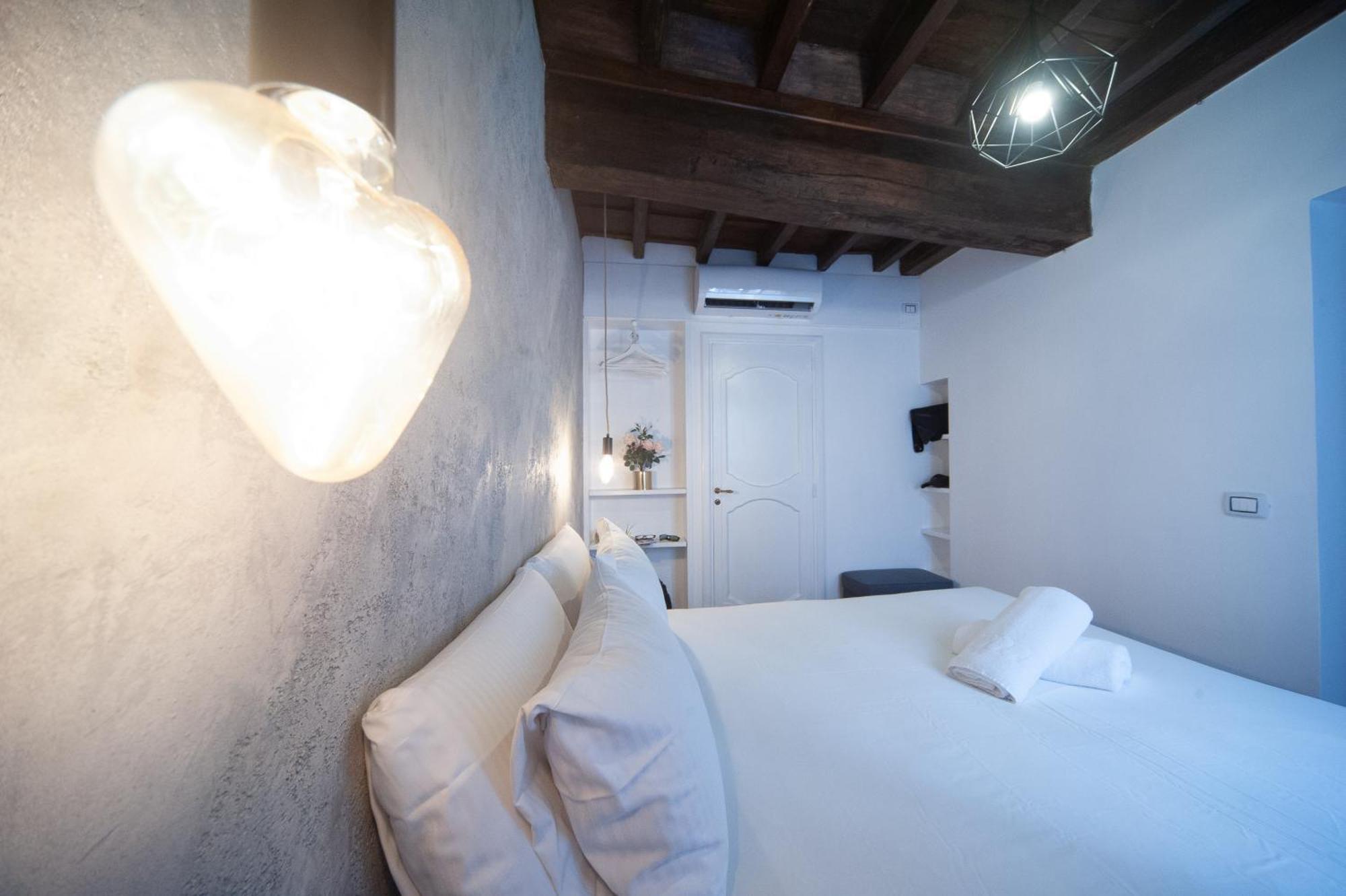 Navona Jacuzzi Apartment *